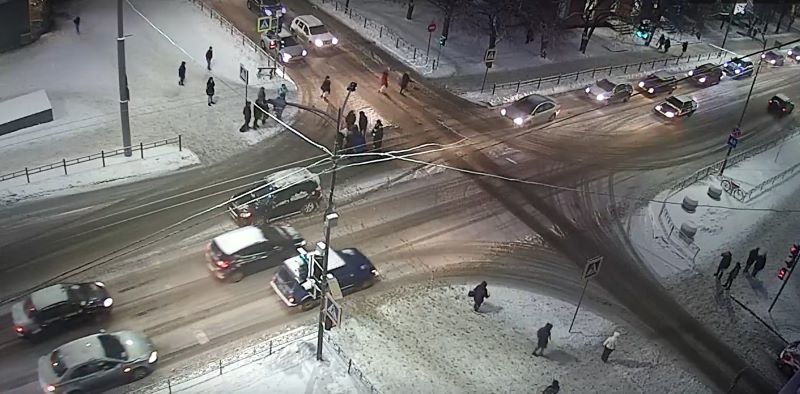 Подросток попал под колеса автомобиля на перекрестке Петрозаводска