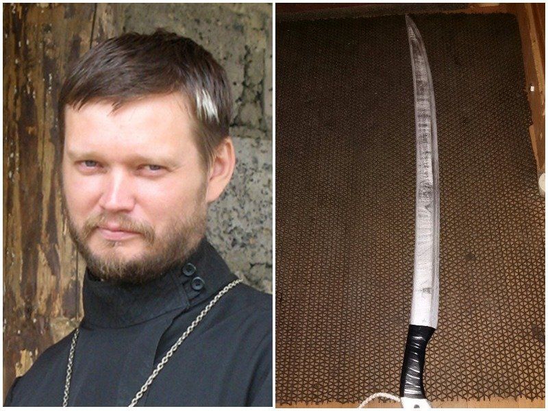 Петрозаводский священник предлагает купить в подарок детям на Новый год казачьи шашки