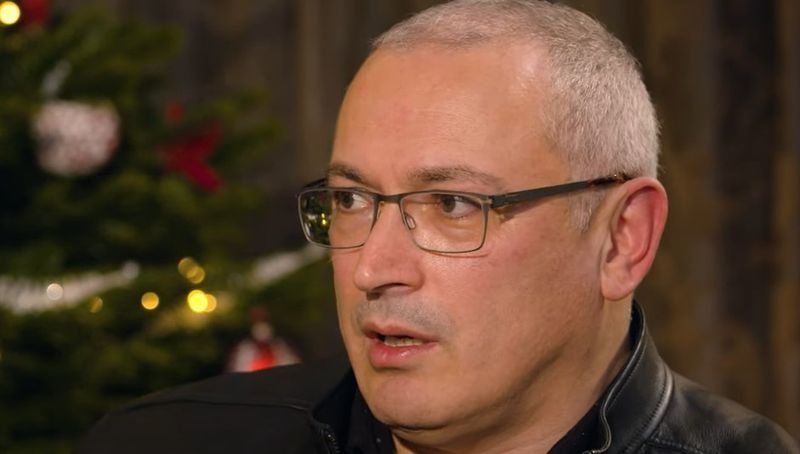 «Мужик в трениках», подставной вертолет и разговор в Петрозаводске. Ходорковский рассказал, как его освобождали