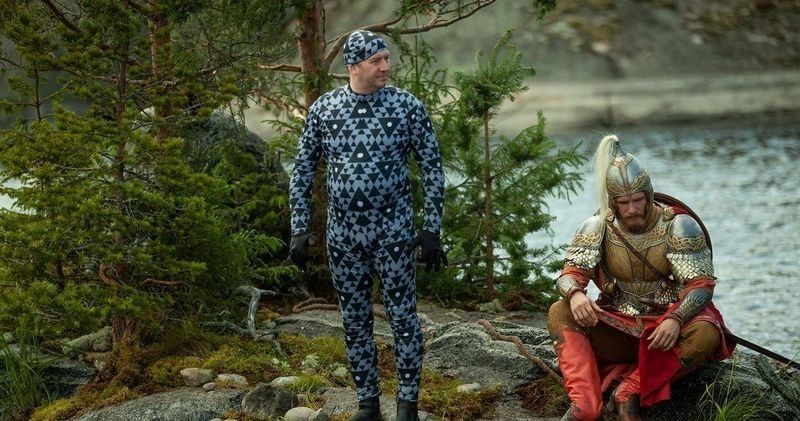 Актер Сергей Бурунов опубликовал фото со съемок продолжения «Последнего богатыря» в Карелии