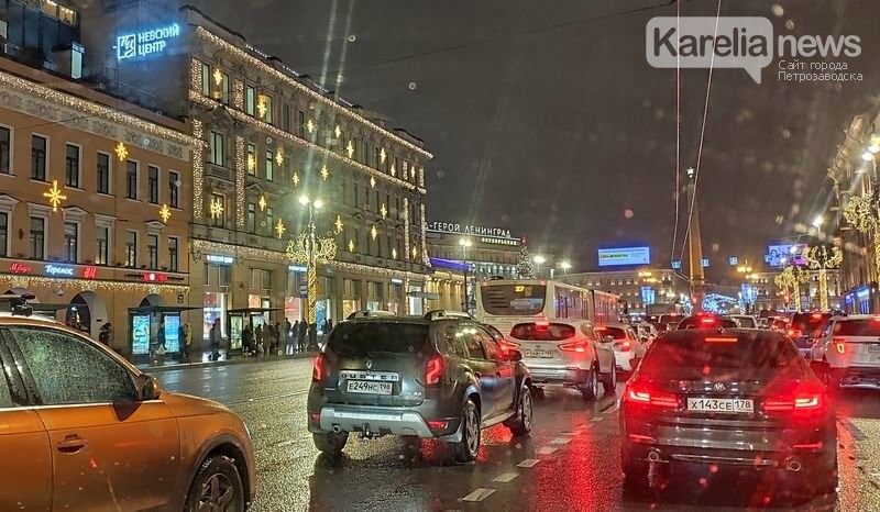 В Санкт-Петербурге до конца января введены новые ограничения для жителей и туристов