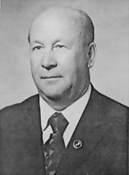 Национальные школы, резьба по дереву и марафонский бег — 12 августа в истории Карелии