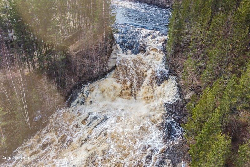 В Карелии открылся водопад Гирвас, который можно увидеть только раз в году
