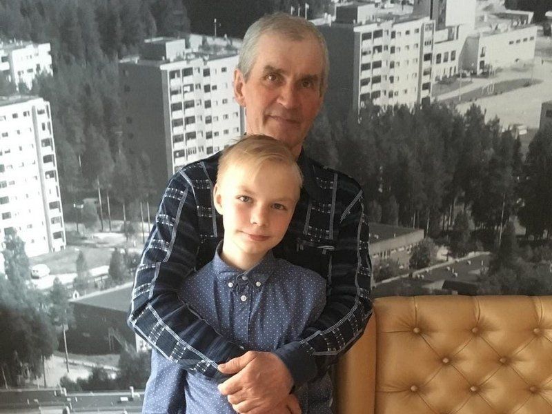 В Костомукше дед с внуком спасли тонущего рыбака
