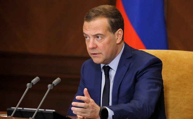 Дмитрий Медведев допустил введение в России обязательной вакцинации от ковида