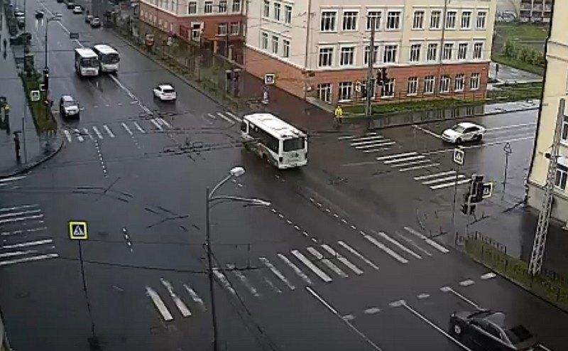 В ГИБДД нашли водителя маршрутки, который выехал на встречку в центре Петрозаводска