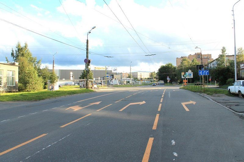 На перекрестке Ленинградской и Октябрьского проспекта изменилась организация дорожного движения