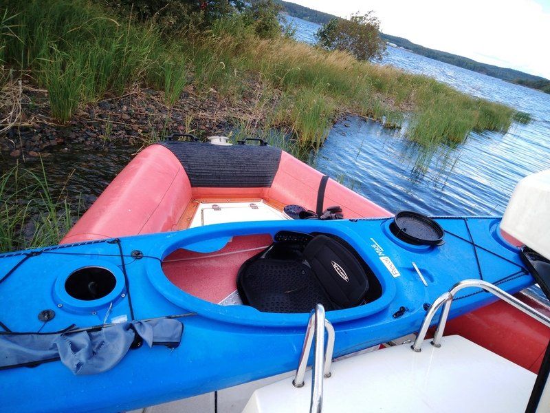 На Ладожском озере перевернулась туристическая байдарка