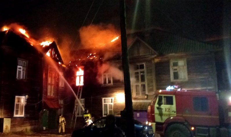 Три многодетные семьи остались без жилья после страшного пожара в Сегеже