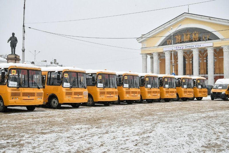 Районные школы Карелии получат новые автобусы
