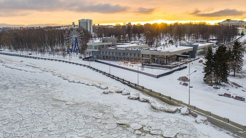«Зима все крепче сковывает свои объятия»: Илья Тимин сделал фото блинчатого льда на Онеге