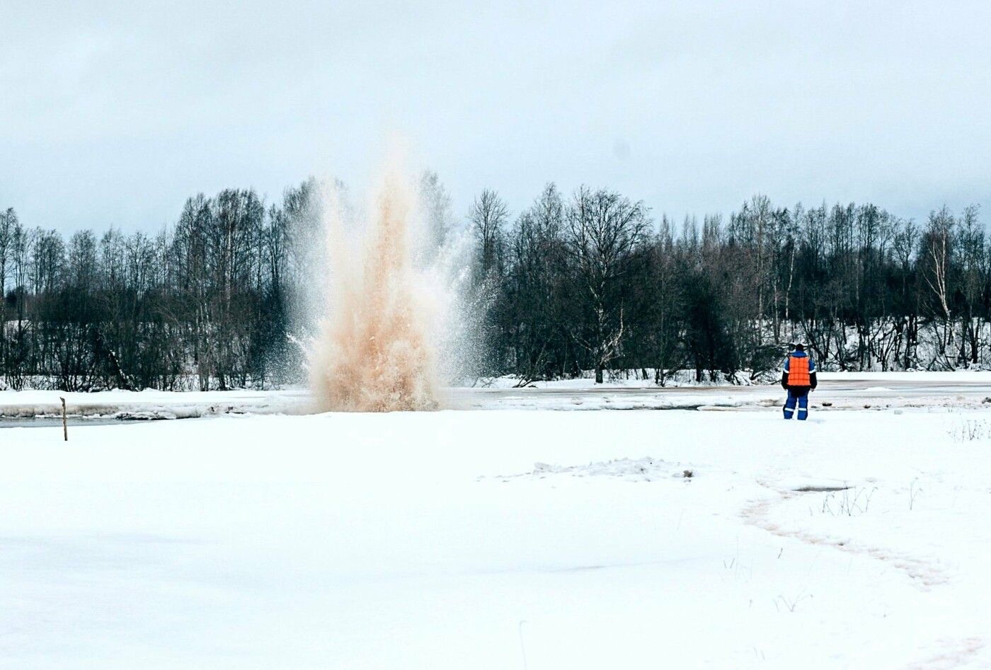 На реке Шуя сегодня взрывали лед из-за подтопления домов