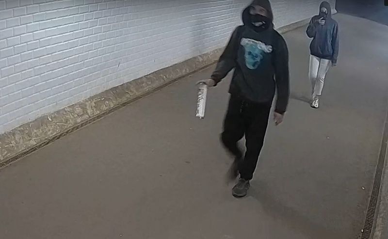 Автора граффити в тоннеле на Горького оштрафовали