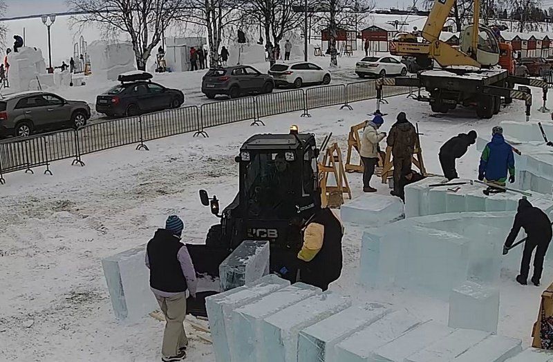 Наблюдать за созданием ледовых скульптур на «Гиперборее» можно в прямом эфире