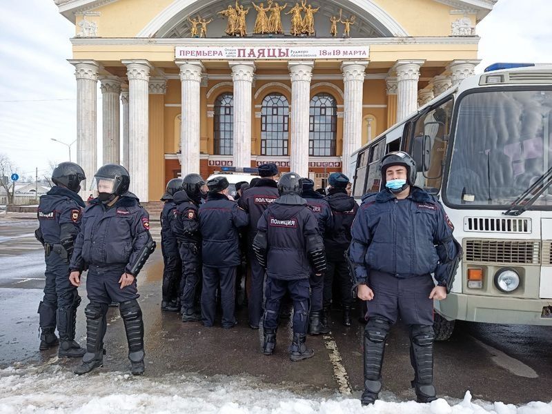Стало известно, сколько человек 13 марта задержали в Петрозаводске на несанкционированном митинге
